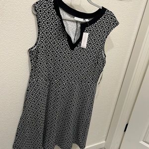 Black and white modern dress. Size XL. New with tags.